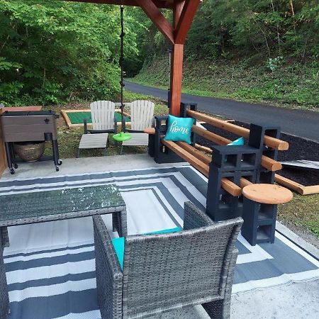 Fabulous Pet-Friendly, Family Cabin With Outdoor Kitchen, Hot Tub, Sauna, Fireplace, Theater Room, Arcade, Pool Table, And Fire Pit Within Minuties Of Dollywood Sevierville Exterior foto