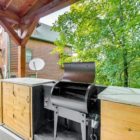 Fabulous Pet-Friendly, Family Cabin With Outdoor Kitchen, Hot Tub, Sauna, Fireplace, Theater Room, Arcade, Pool Table, And Fire Pit Within Minuties Of Dollywood Sevierville Exterior foto
