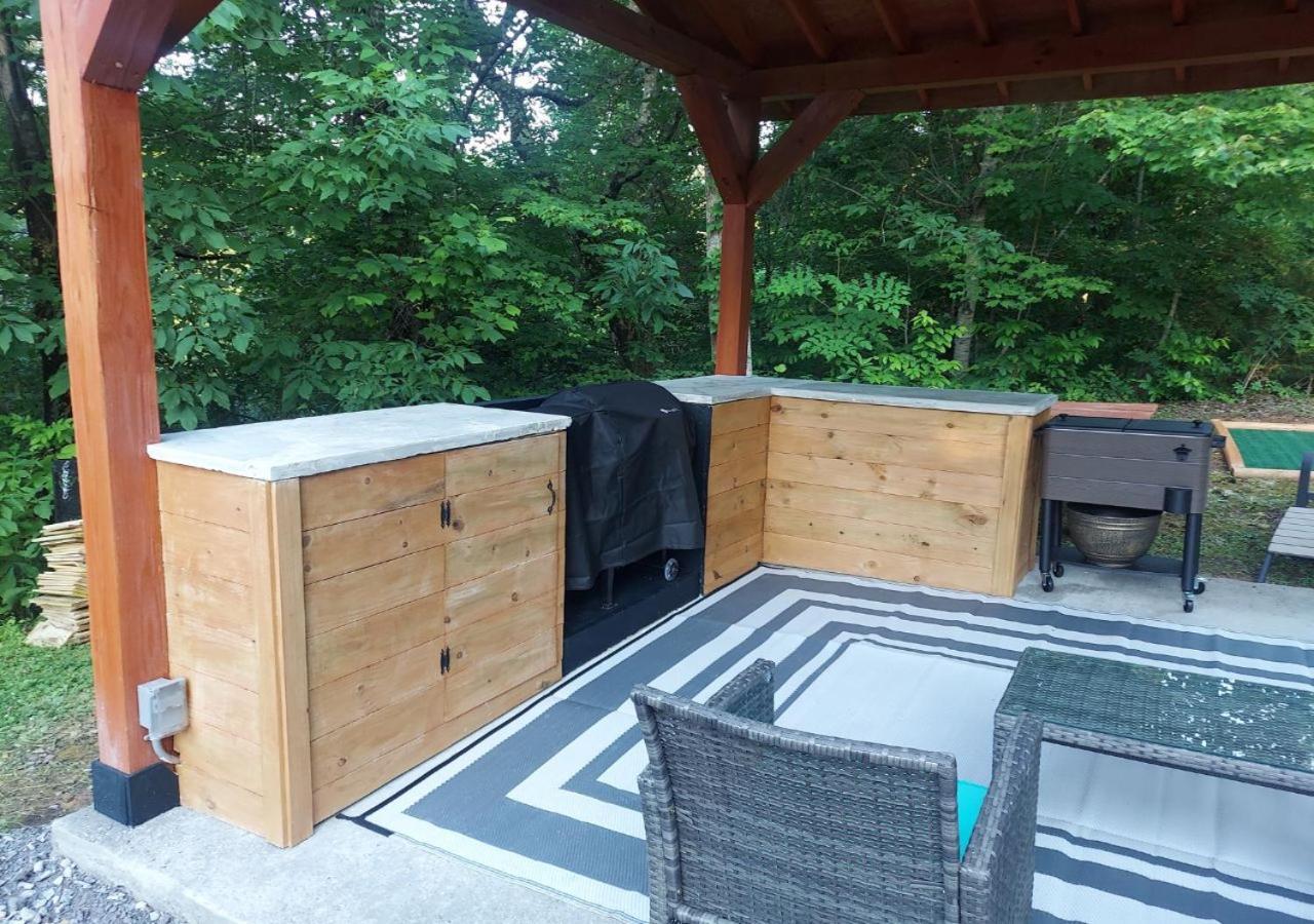 Fabulous Pet-Friendly, Family Cabin With Outdoor Kitchen, Hot Tub, Sauna, Fireplace, Theater Room, Arcade, Pool Table, And Fire Pit Within Minuties Of Dollywood Sevierville Exterior foto