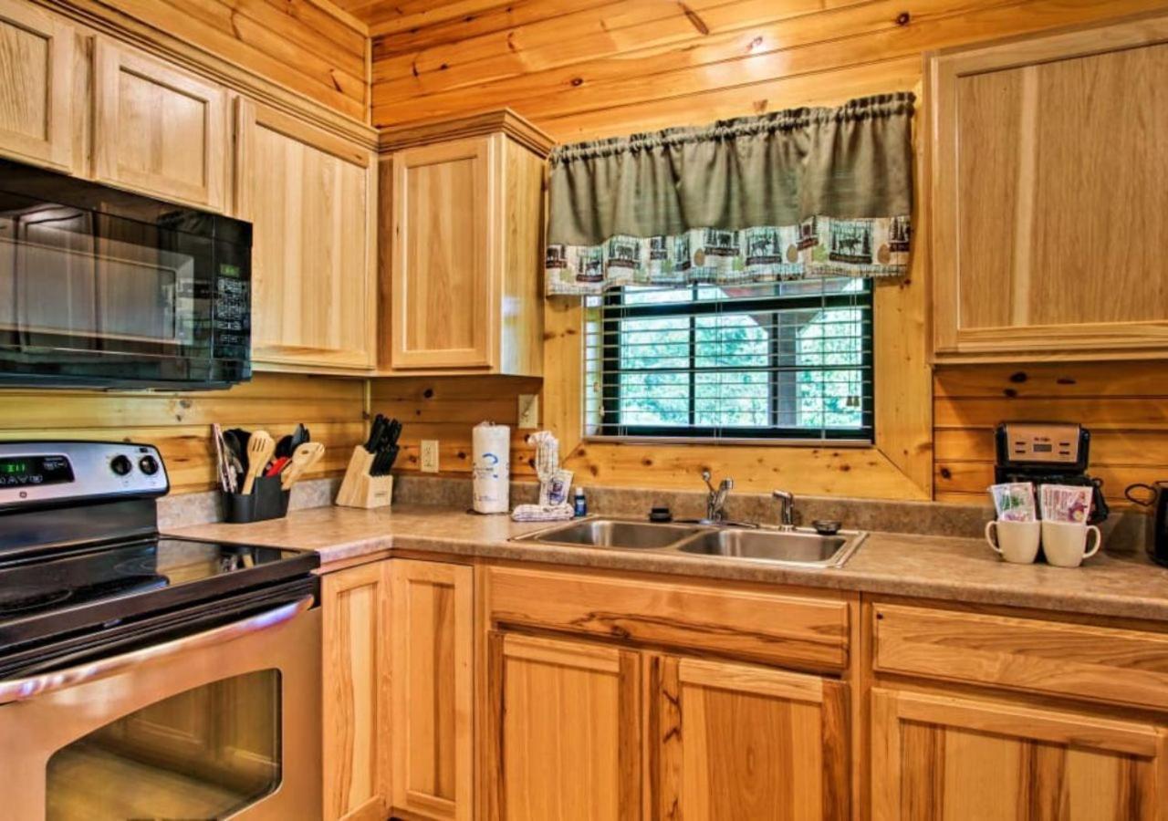 Fabulous Pet-Friendly, Family Cabin With Outdoor Kitchen, Hot Tub, Sauna, Fireplace, Theater Room, Arcade, Pool Table, And Fire Pit Within Minuties Of Dollywood Sevierville Exterior foto