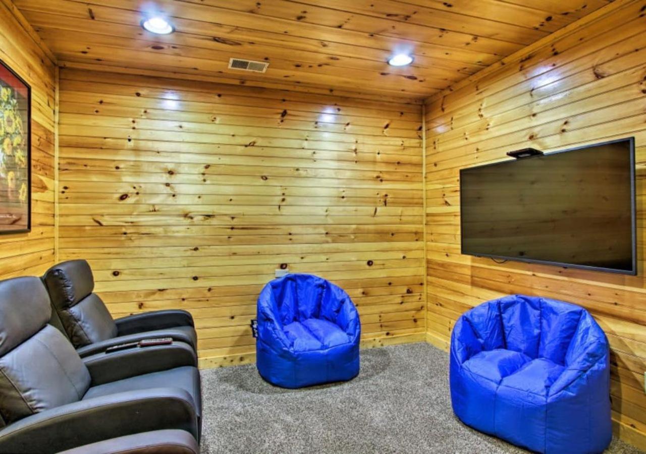 Fabulous Pet-Friendly, Family Cabin With Outdoor Kitchen, Hot Tub, Sauna, Fireplace, Theater Room, Arcade, Pool Table, And Fire Pit Within Minuties Of Dollywood Sevierville Exterior foto