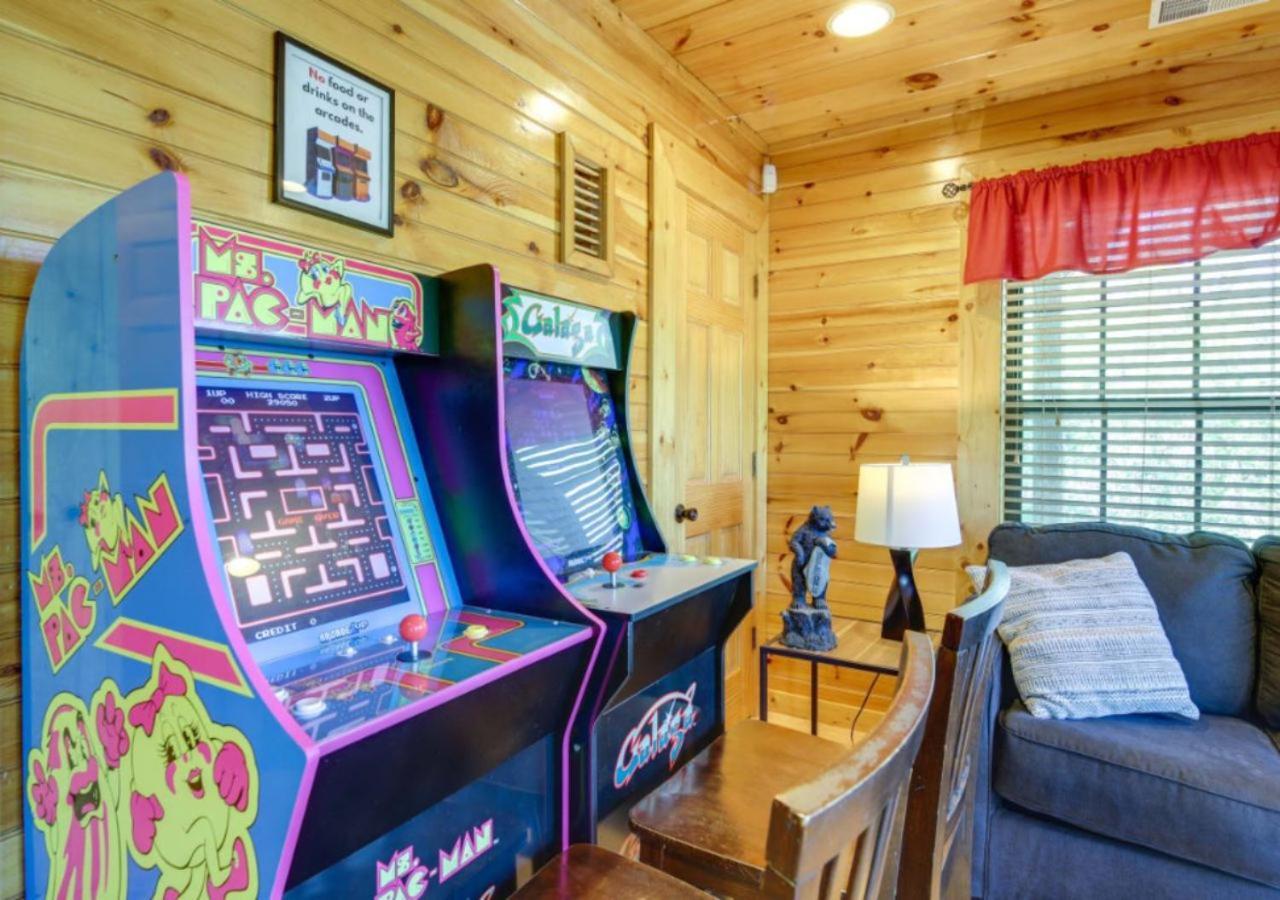 Fabulous Pet-Friendly, Family Cabin With Outdoor Kitchen, Hot Tub, Sauna, Fireplace, Theater Room, Arcade, Pool Table, And Fire Pit Within Minuties Of Dollywood Sevierville Exterior foto