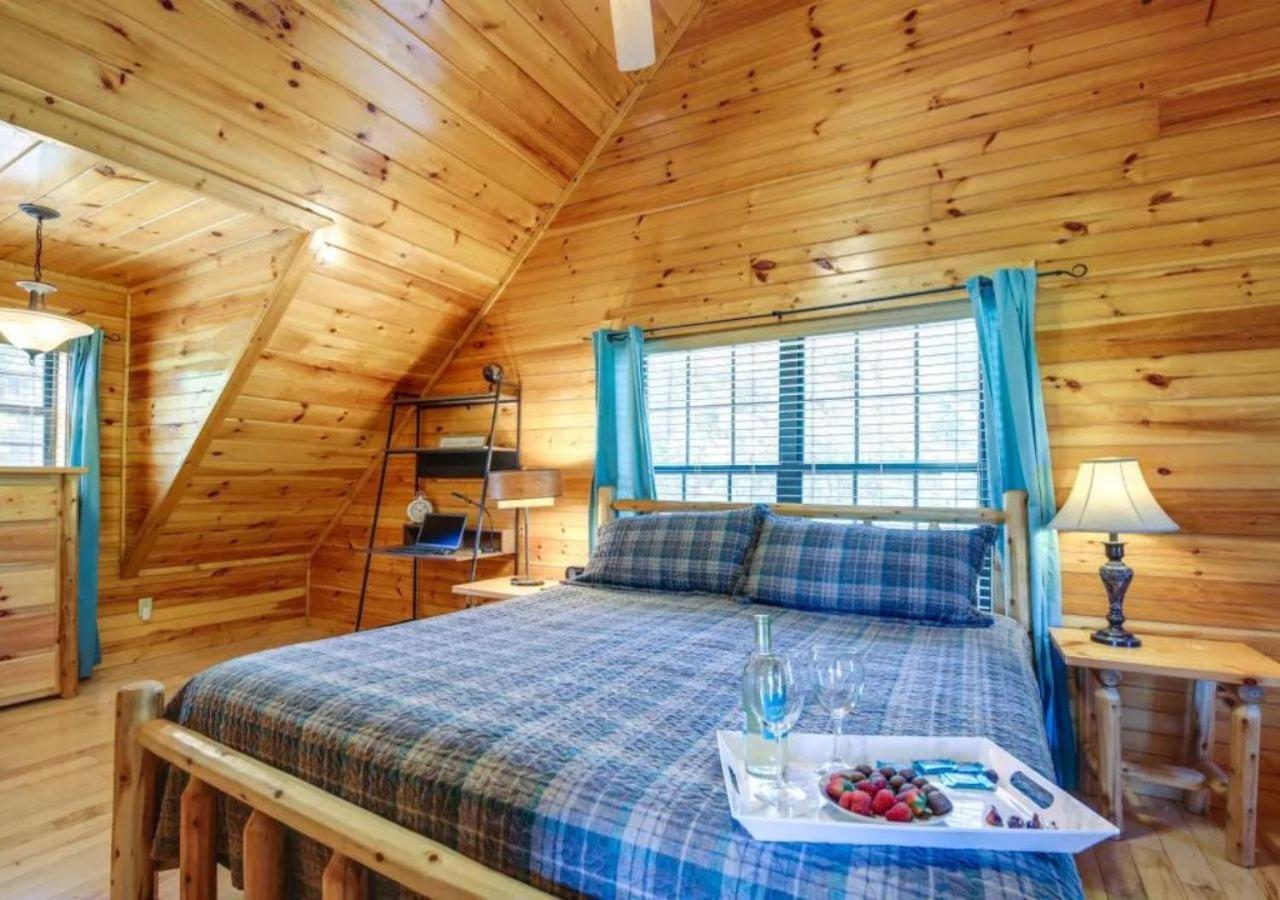 Fabulous Pet-Friendly, Family Cabin With Outdoor Kitchen, Hot Tub, Sauna, Fireplace, Theater Room, Arcade, Pool Table, And Fire Pit Within Minuties Of Dollywood Sevierville Exterior foto