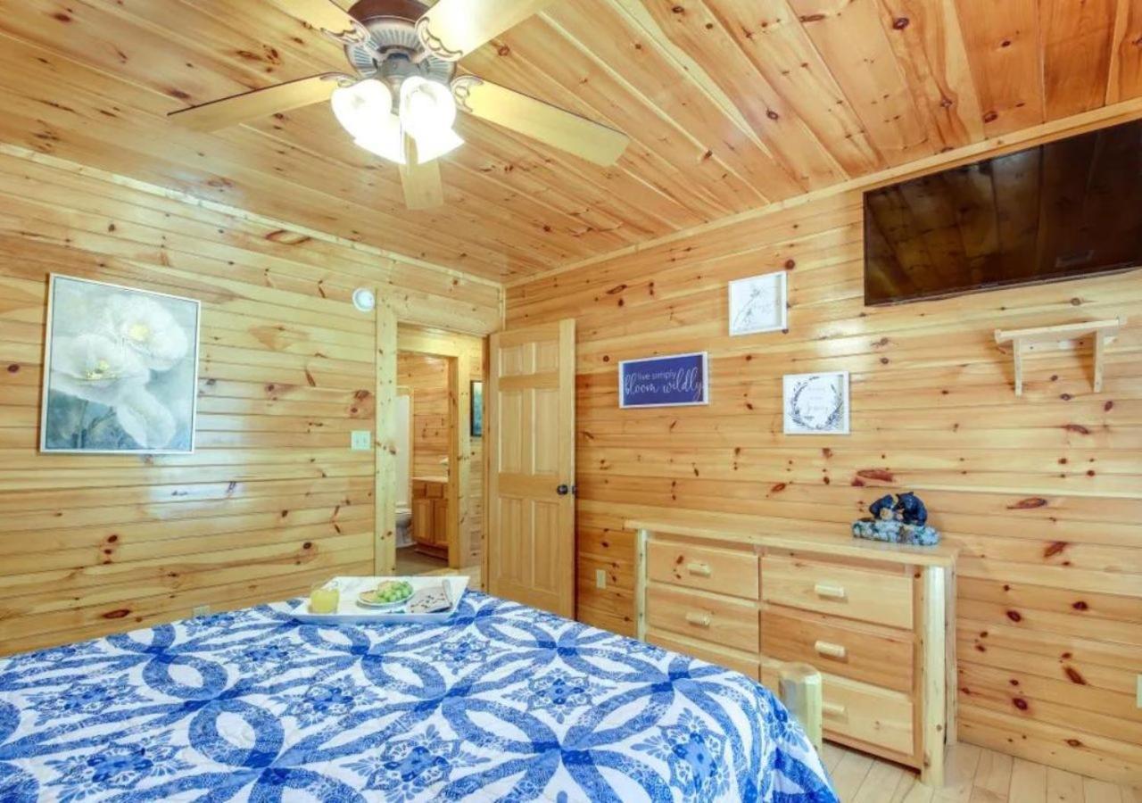 Fabulous Pet-Friendly, Family Cabin With Outdoor Kitchen, Hot Tub, Sauna, Fireplace, Theater Room, Arcade, Pool Table, And Fire Pit Within Minuties Of Dollywood Sevierville Exterior foto