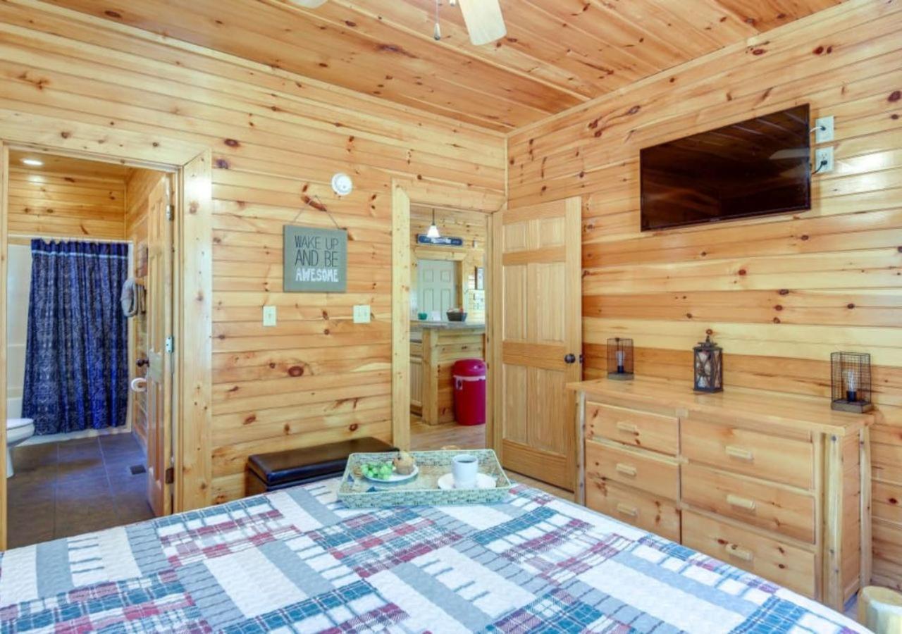 Fabulous Pet-Friendly, Family Cabin With Outdoor Kitchen, Hot Tub, Sauna, Fireplace, Theater Room, Arcade, Pool Table, And Fire Pit Within Minuties Of Dollywood Sevierville Exterior foto