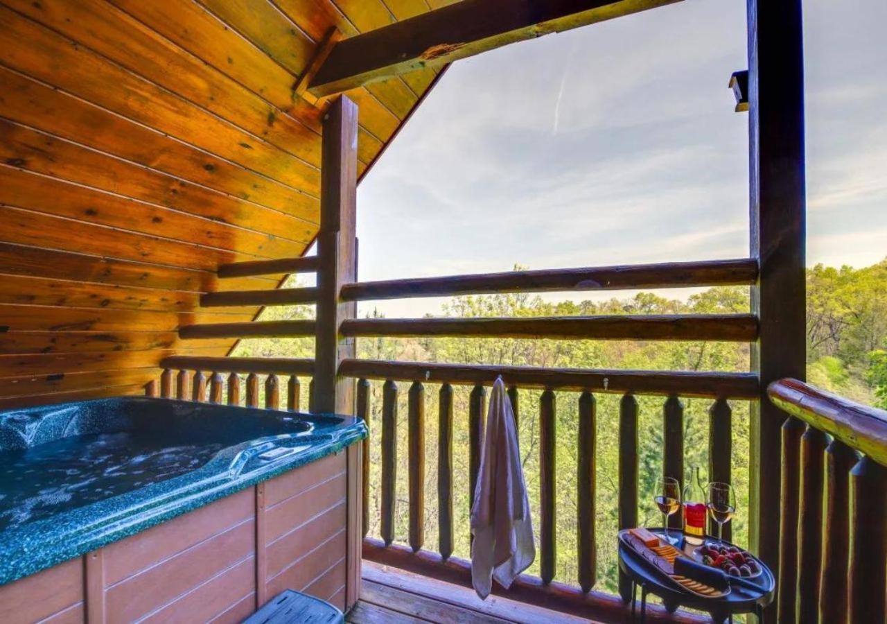Fabulous Pet-Friendly, Family Cabin With Outdoor Kitchen, Hot Tub, Sauna, Fireplace, Theater Room, Arcade, Pool Table, And Fire Pit Within Minuties Of Dollywood Sevierville Exterior foto