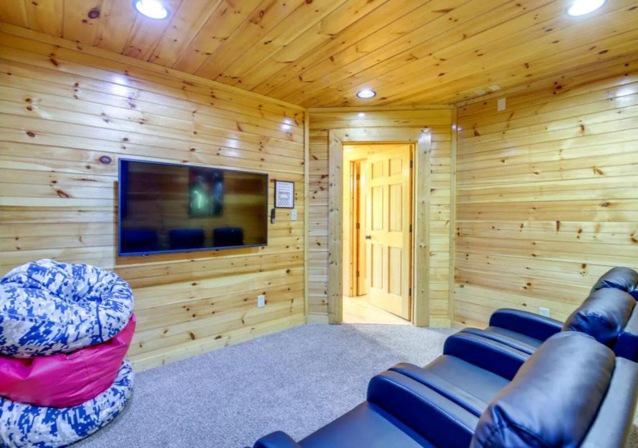Fabulous Pet-Friendly, Family Cabin With Outdoor Kitchen, Hot Tub, Sauna, Fireplace, Theater Room, Arcade, Pool Table, And Fire Pit Within Minuties Of Dollywood Sevierville Exterior foto