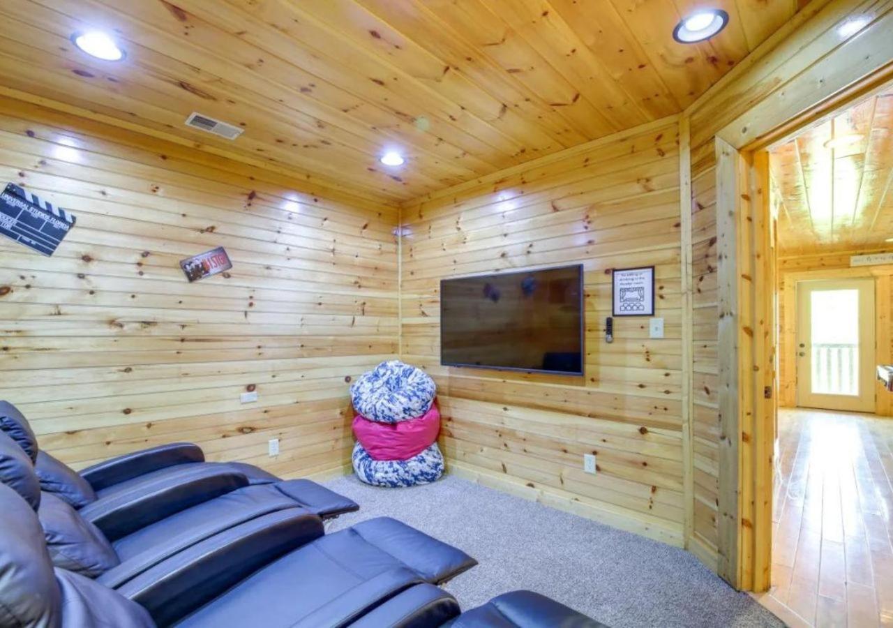 Fabulous Pet-Friendly, Family Cabin With Outdoor Kitchen, Hot Tub, Sauna, Fireplace, Theater Room, Arcade, Pool Table, And Fire Pit Within Minuties Of Dollywood Sevierville Exterior foto