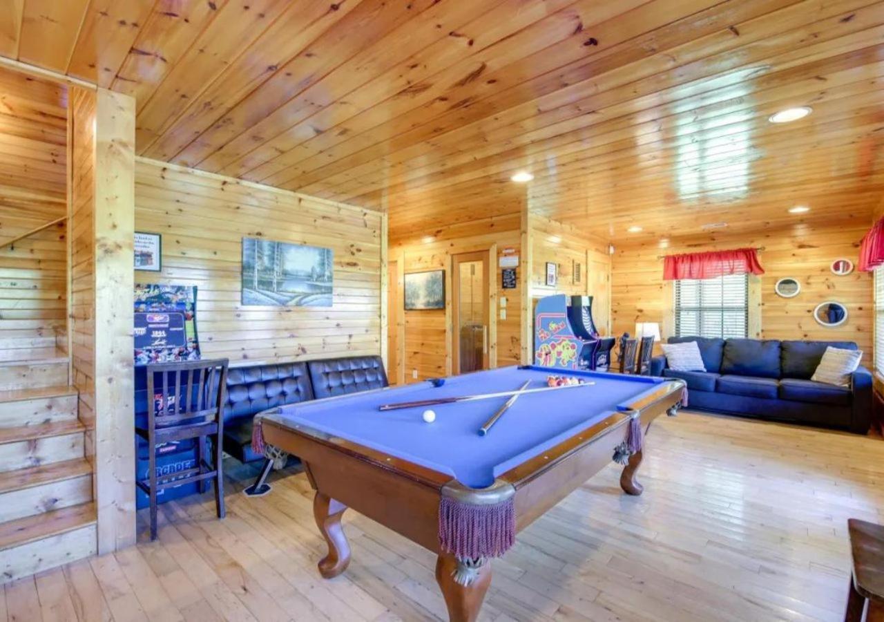 Fabulous Pet-Friendly, Family Cabin With Outdoor Kitchen, Hot Tub, Sauna, Fireplace, Theater Room, Arcade, Pool Table, And Fire Pit Within Minuties Of Dollywood Sevierville Exterior foto